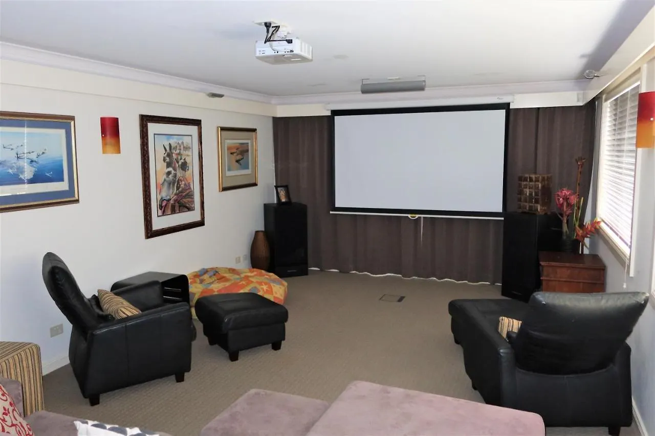 Holiday home Coolum Ocean Views, Oasis Pool, Cinema & Games Room Coolum Beach