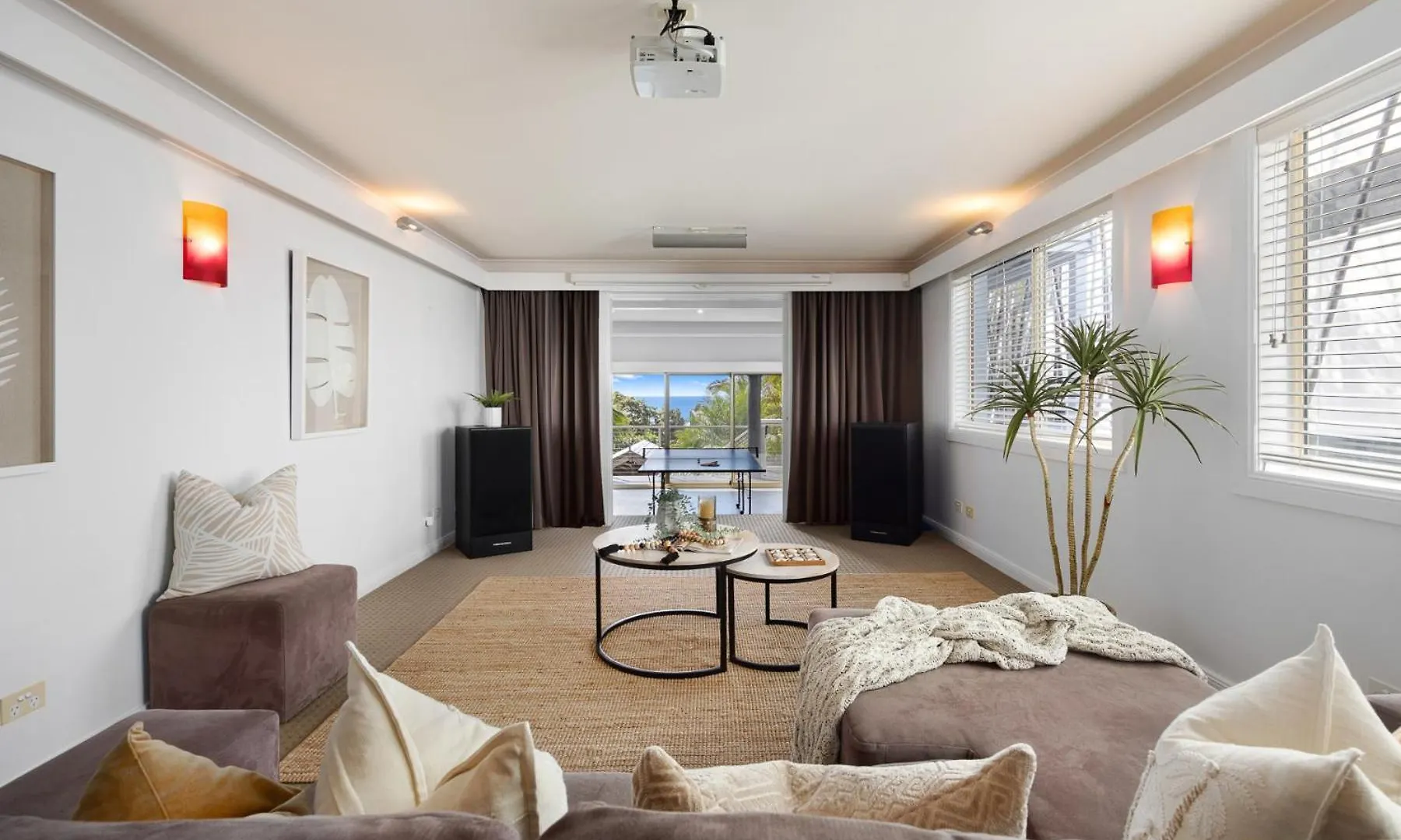 Holiday home Coolum Ocean Views, Oasis Pool, Cinema & Games Room Coolum Beach