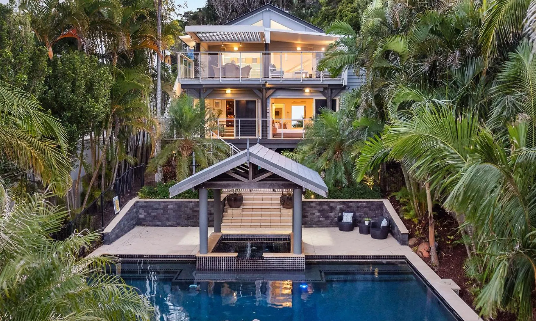 Coolum Ocean Views, Oasis Pool, Cinema & Games Room Coolum Beach Holiday home